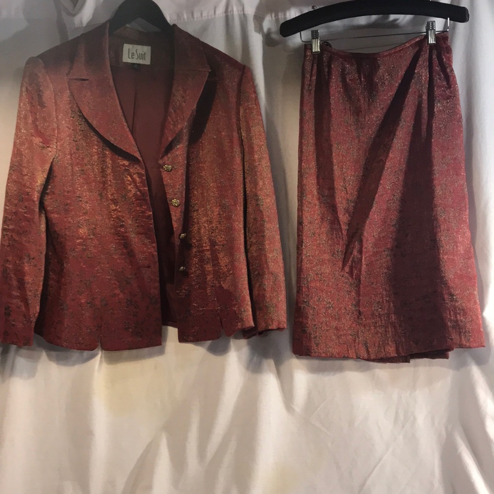 Le Suit Women’s Skirt And Jacket Set